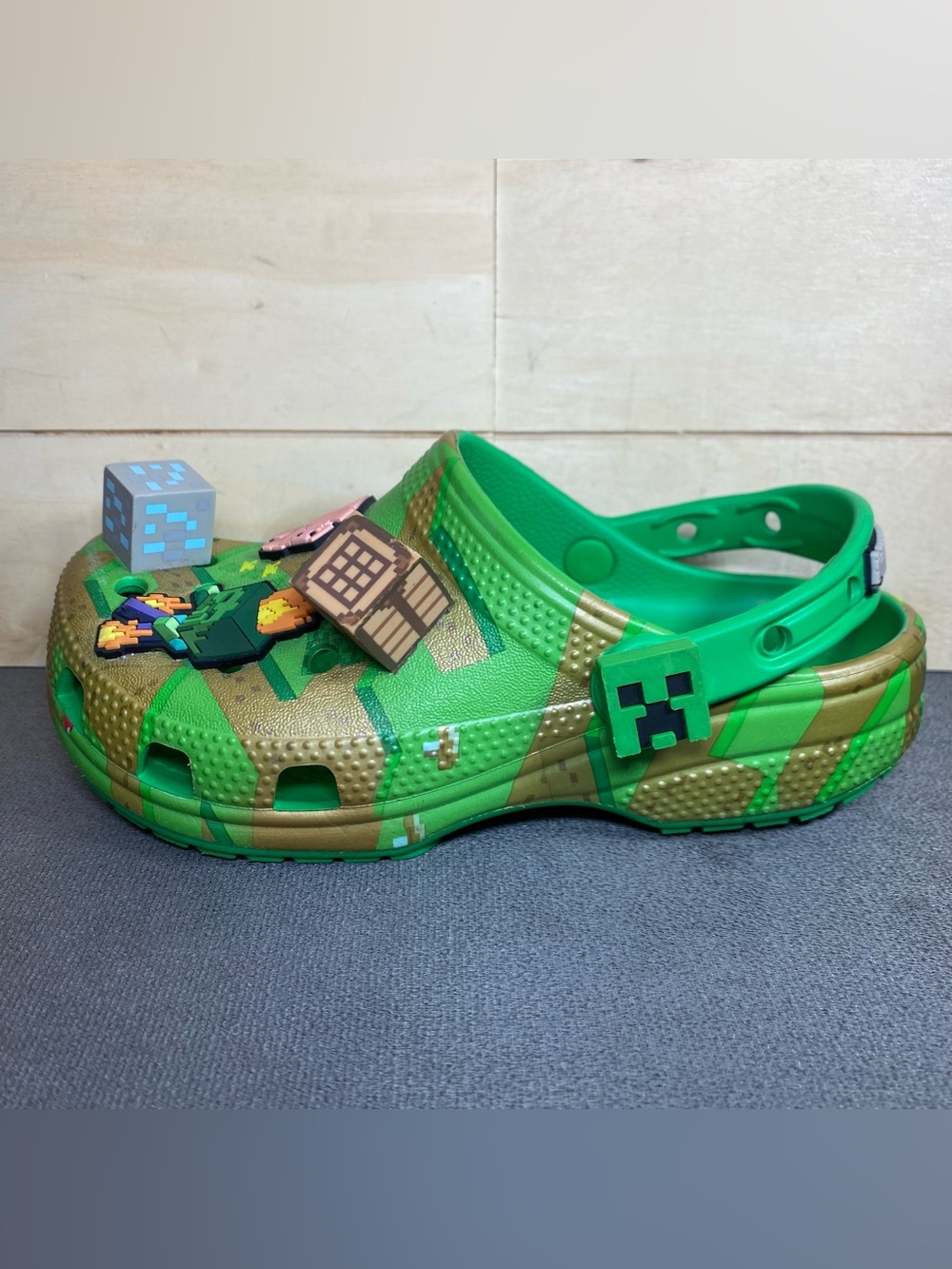 Crocs Classic Clogs Minecraft Green Unisex Kid's Size 13 Shoes Slip-Ons - Picture 4 of 11